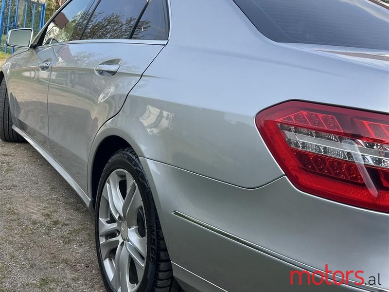 2012' Mercedes-Benz E 220 photo #5