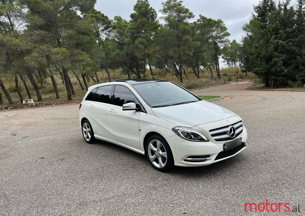 2013' Mercedes-Benz B 180 photo #4