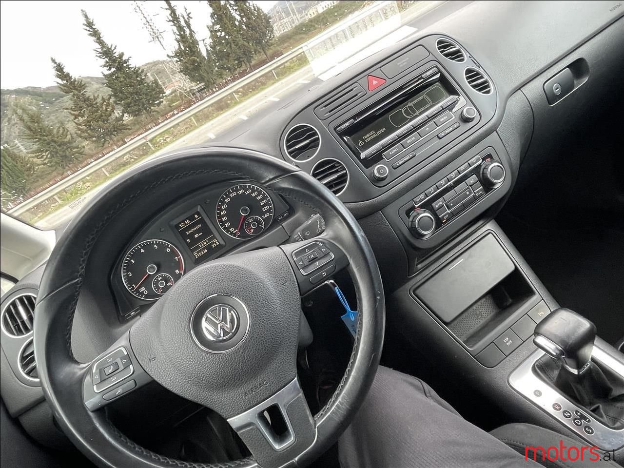 2010' Volkswagen Golf Plus photo #5