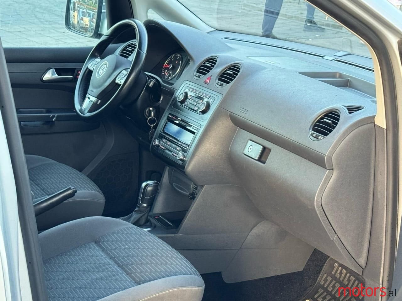 2011' Volkswagen Caddy photo #3