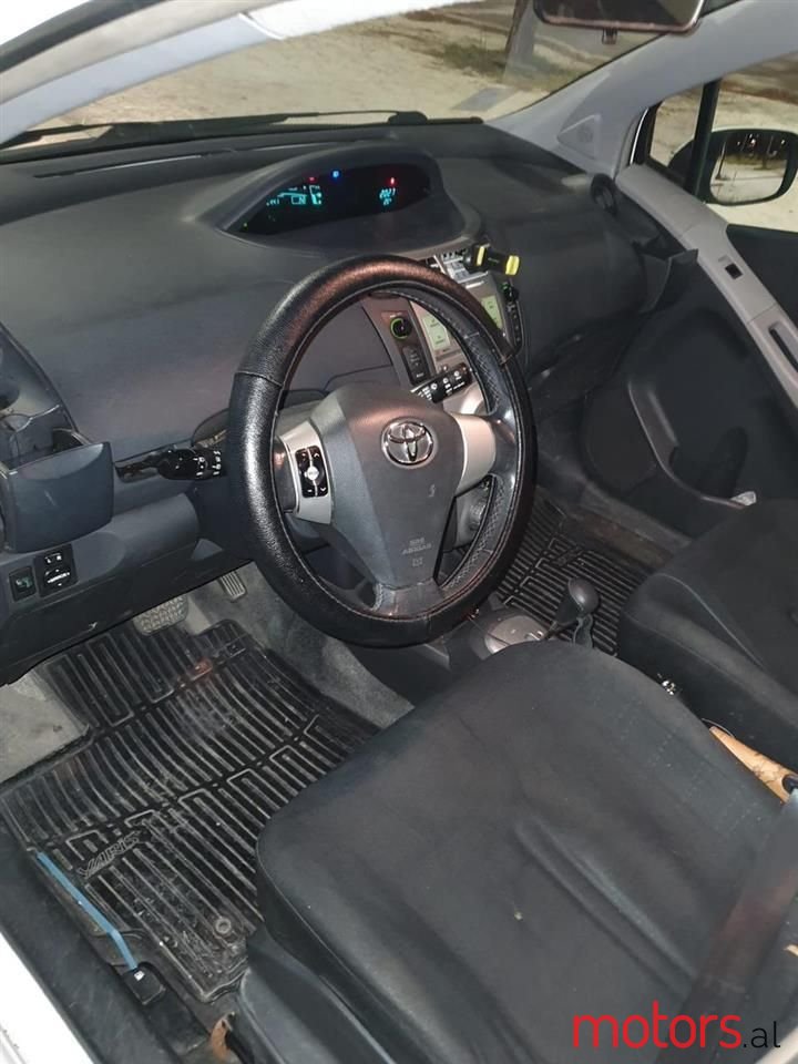2008' Toyota Yaris photo #6