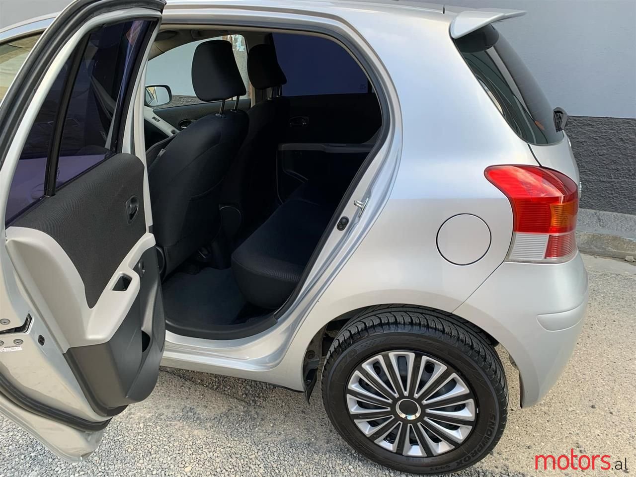 2009' Toyota Yaris photo #5