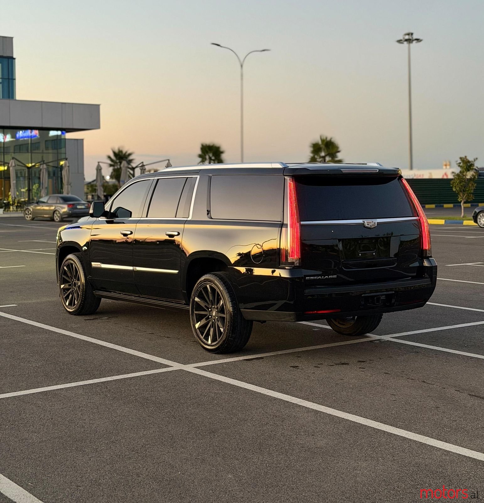 2016' Cadillac Escalade photo #3