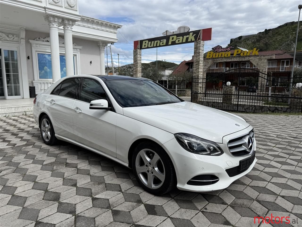 2014' Mercedes-Benz E 250 photo #1