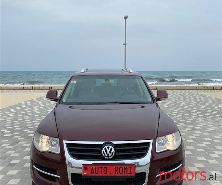 2009' Volkswagen Touareg photo #1