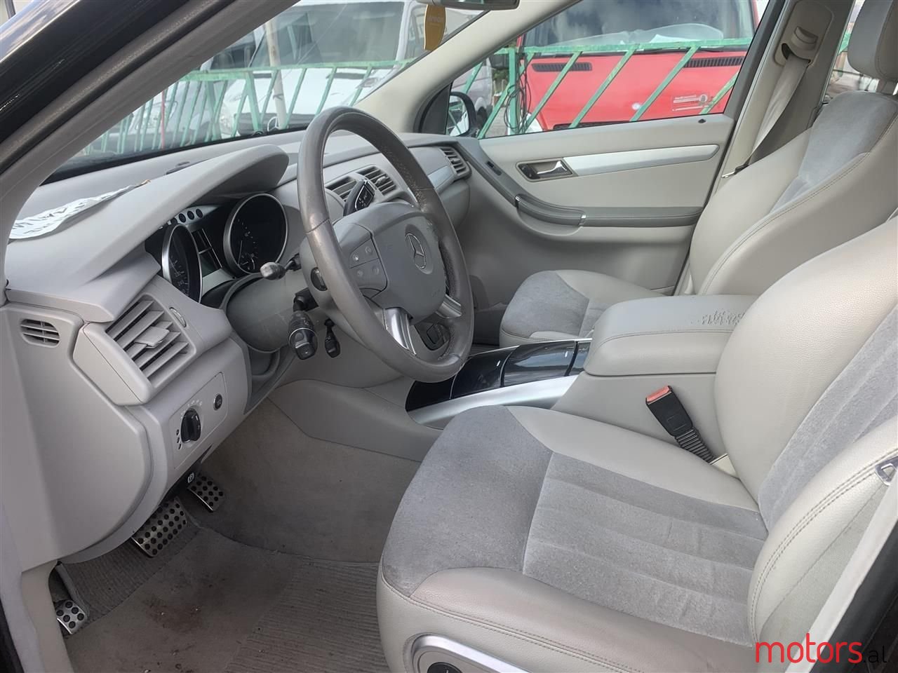 2007' Mercedes-Benz R 300 photo #4