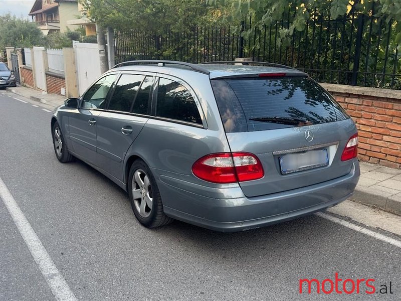 2005' Mercedes-Benz E 220 photo #2