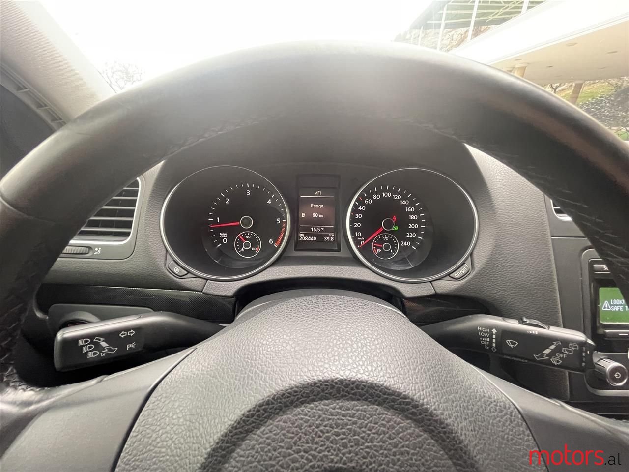 2011' Volkswagen Golf photo #2