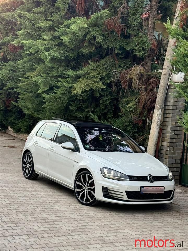2015' Volkswagen Golf photo #2