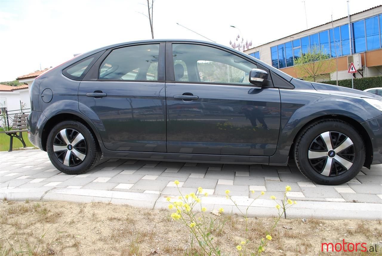 2010' Ford Focus photo #3