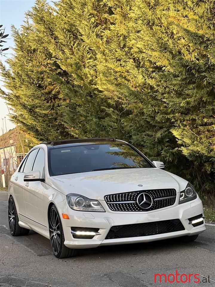 2012' Mercedes-Benz C 300 photo #2