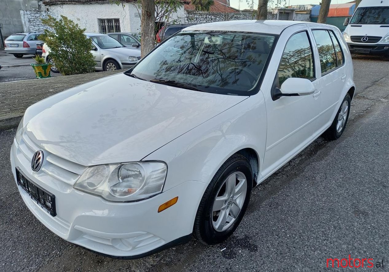 2010' Volkswagen Golf photo #1