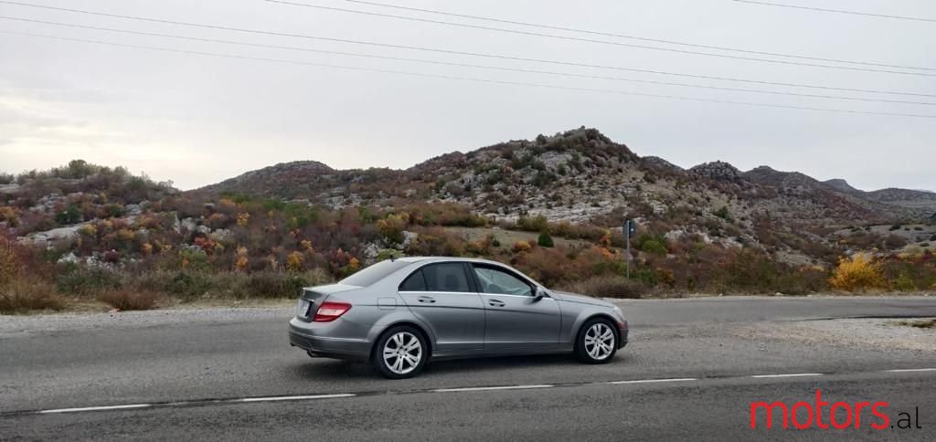 2011' Mercedes-Benz 300 photo #6