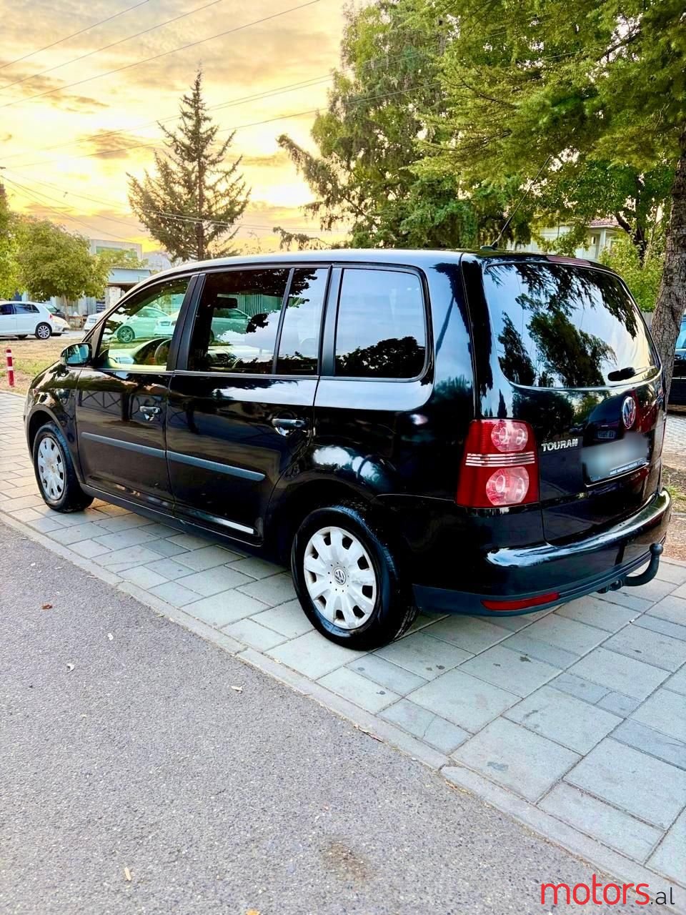2007' Volkswagen Touran photo #4