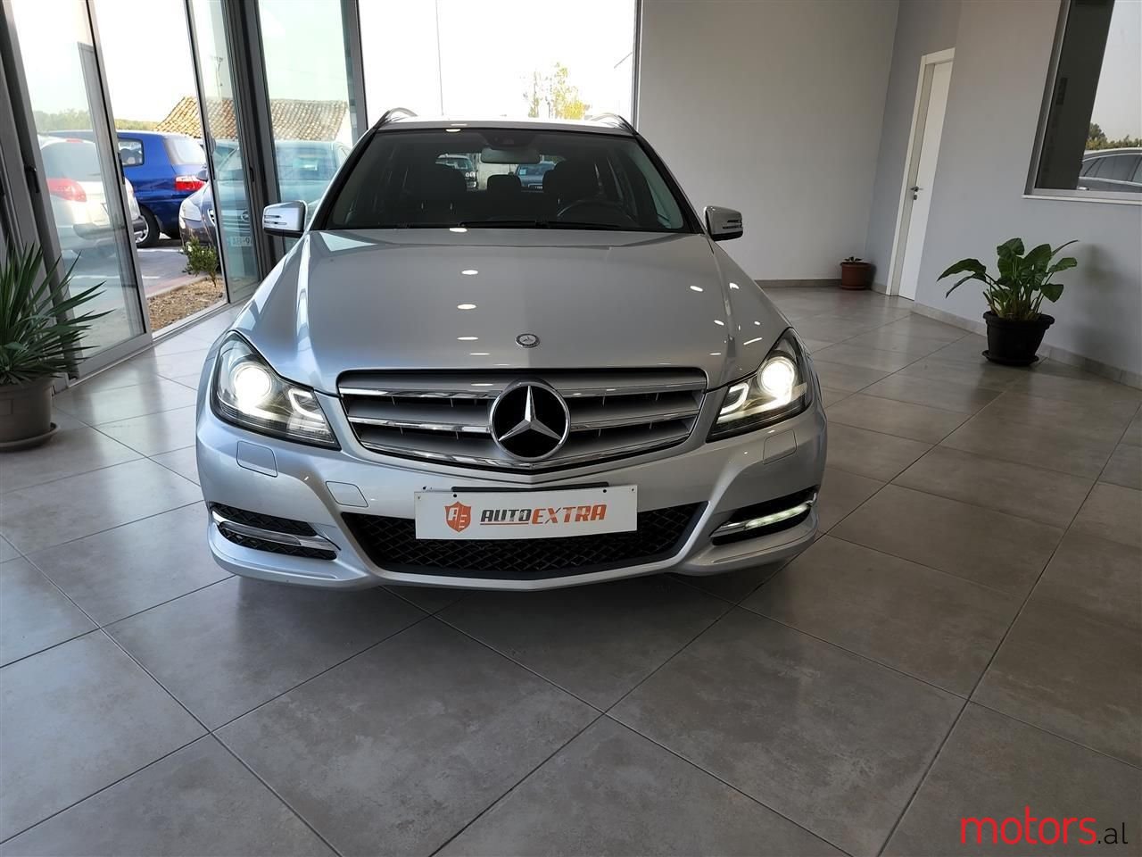 2011' Mercedes-Benz 220 photo #2