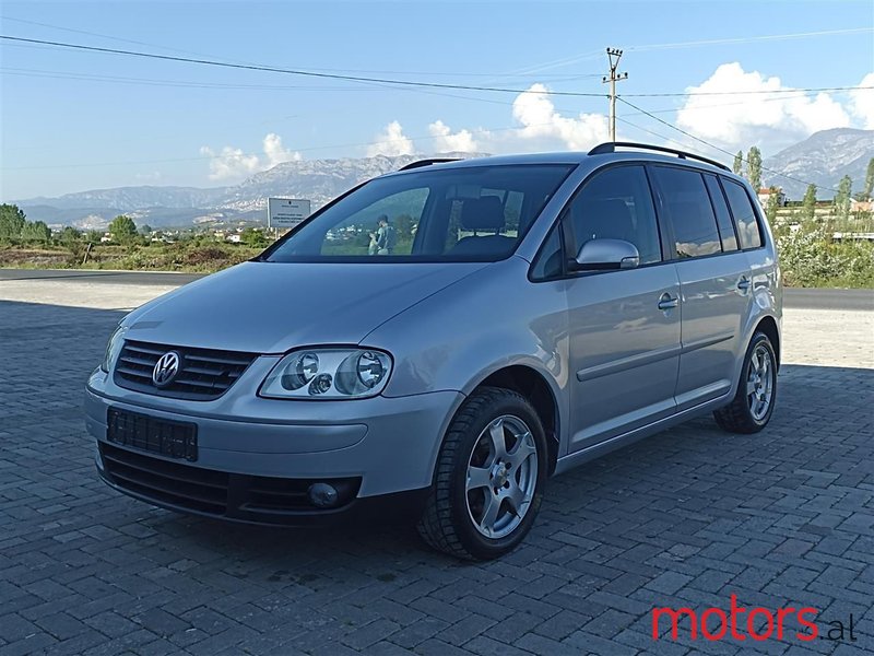 2005' Volkswagen Touran photo #2