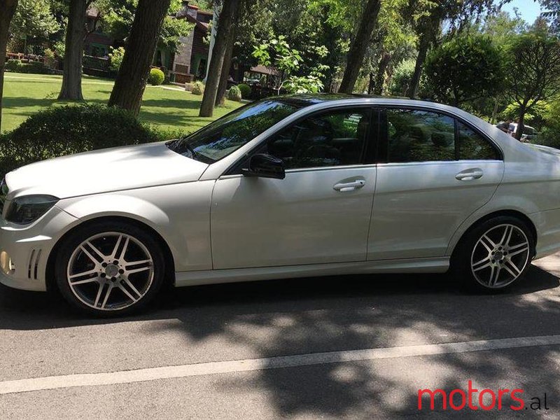 2011' Mercedes-Benz C 300 photo #2