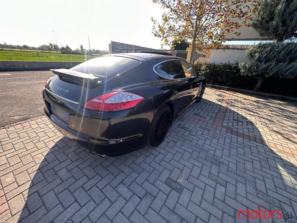 2010' Porsche Panamera photo #2