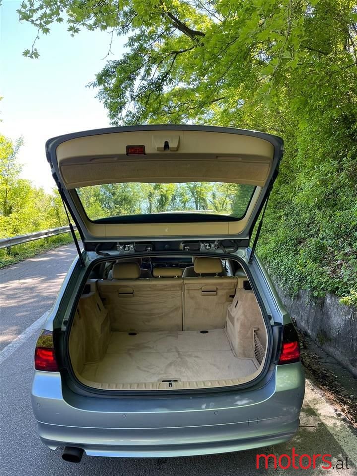 2009' BMW 318 photo #2