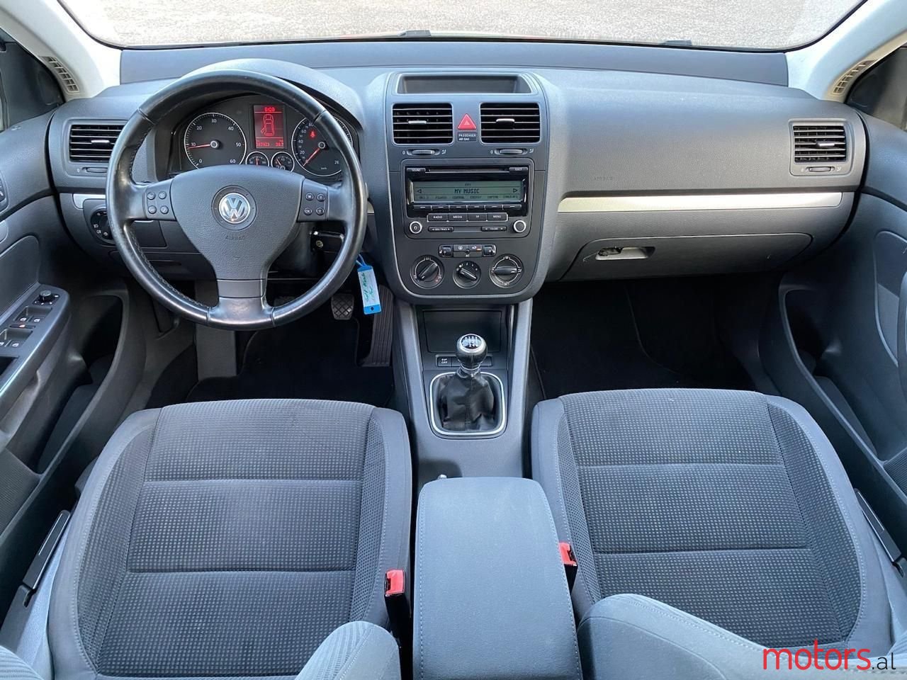 2009' Volkswagen Golf photo #3