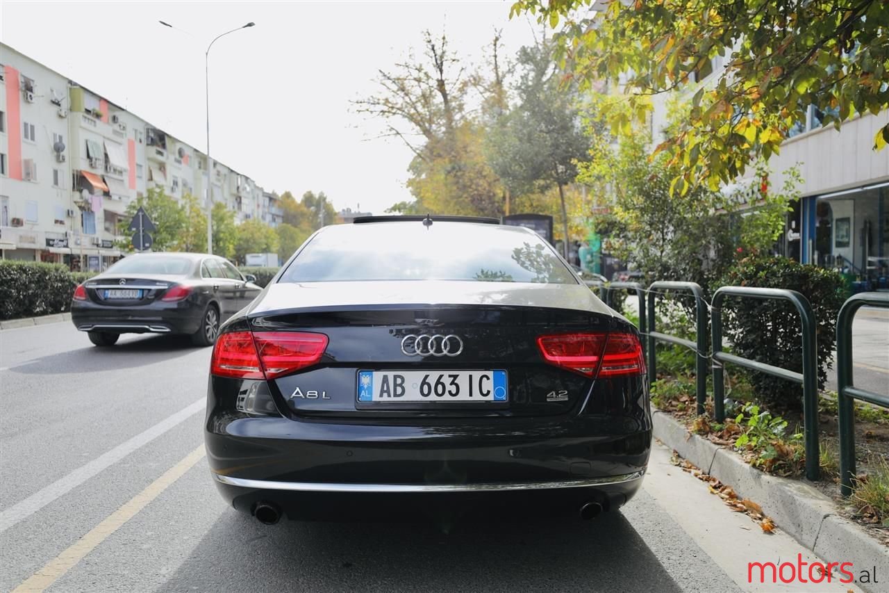 2012' Audi A8 photo #5