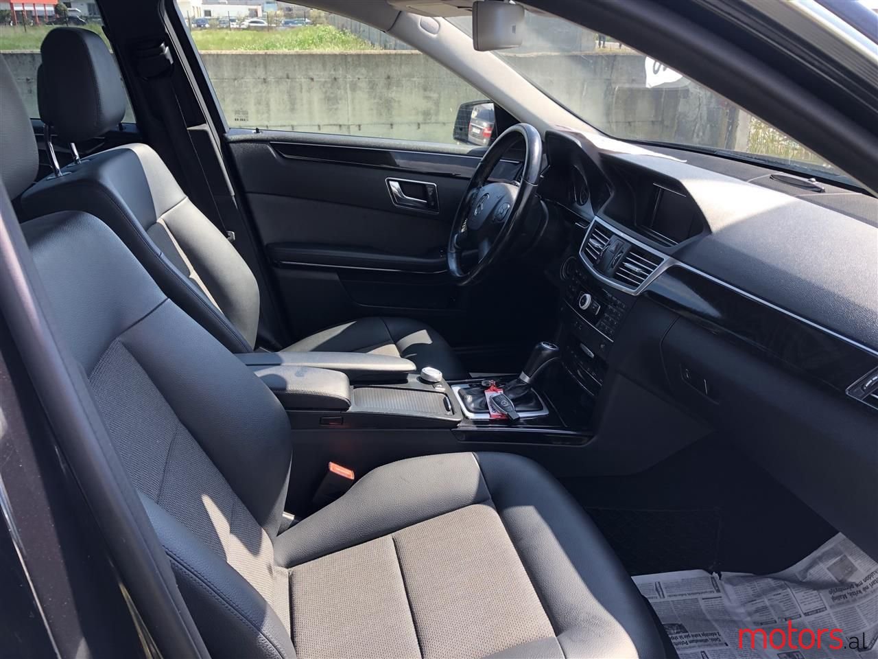 2011' Mercedes-Benz E 220 photo #4