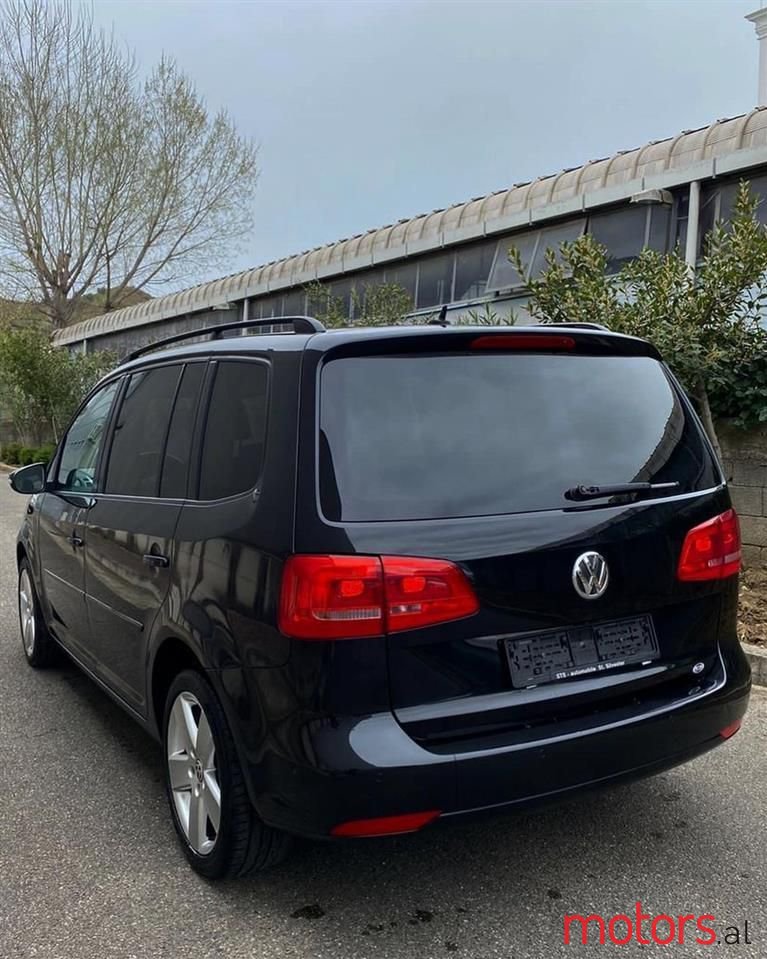 2011' Volkswagen Touran photo #4