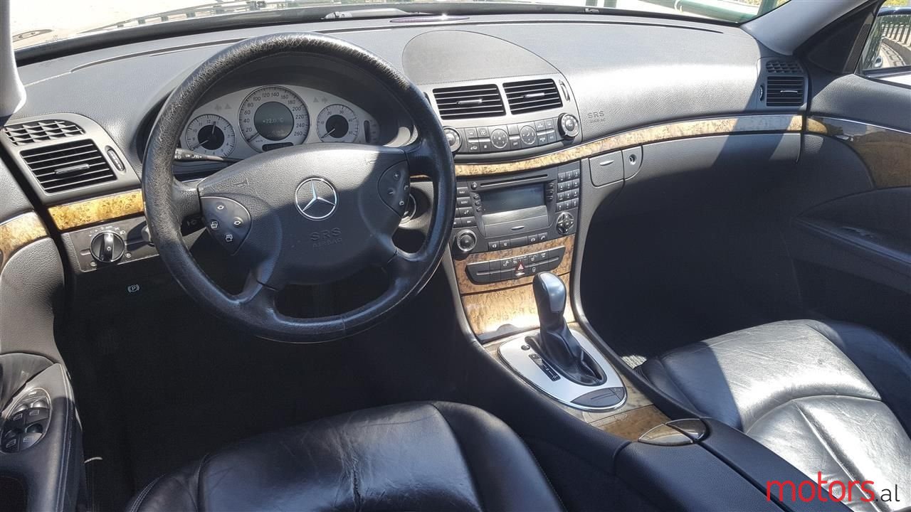 2005' Mercedes-Benz E 220 photo #6