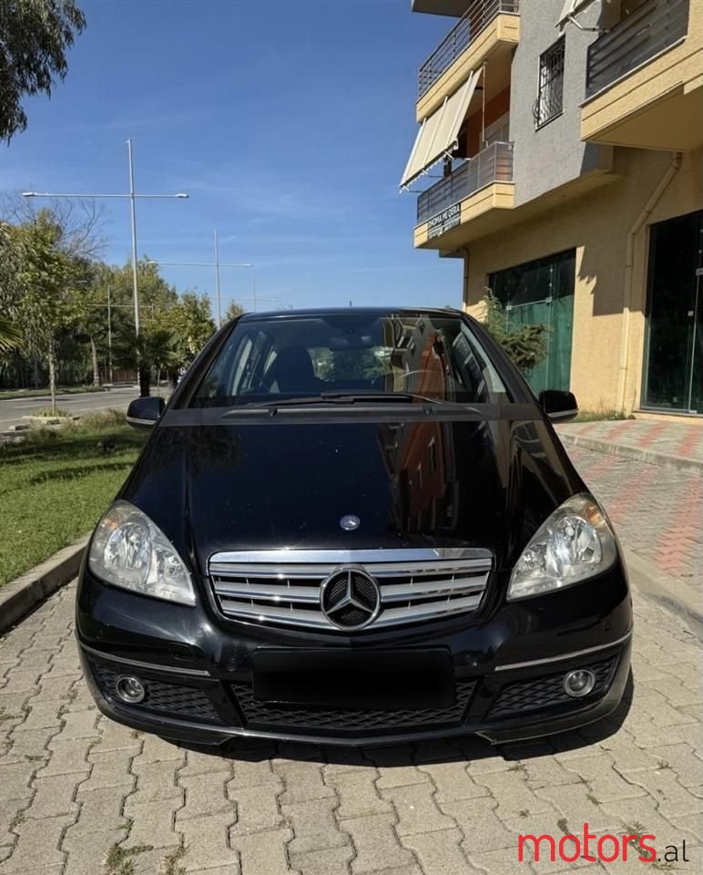 2009' Mercedes-Benz A 180 photo #3