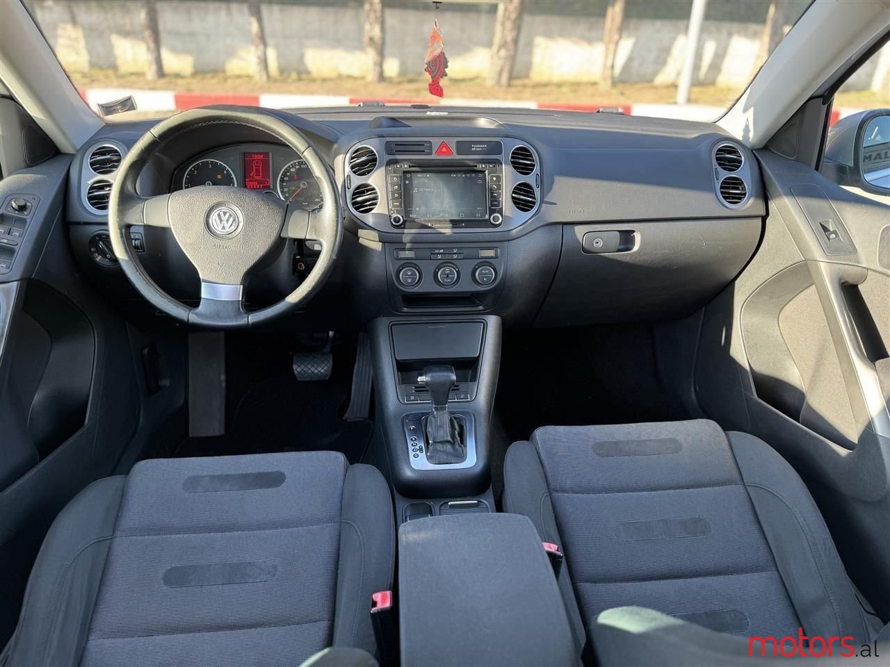 2009' Volkswagen Tiguan photo #2