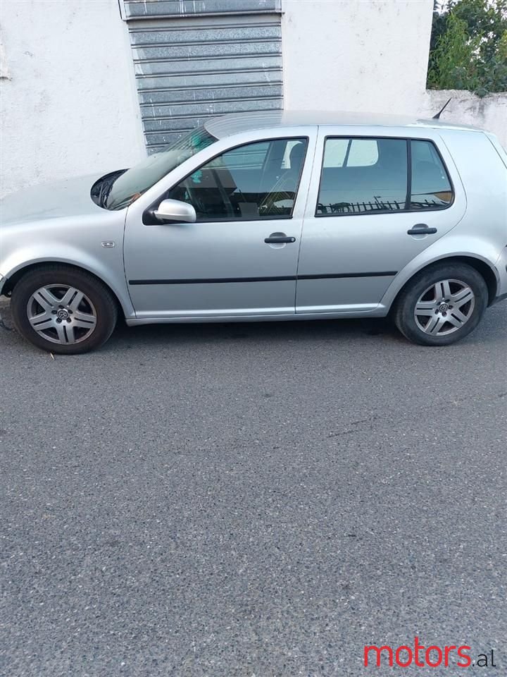 2002' Volkswagen Golf photo #1