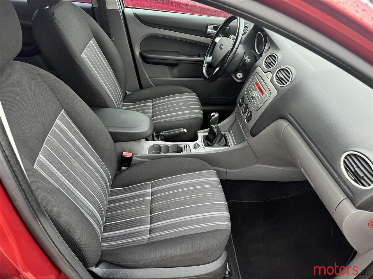 2010' Ford Focus photo #3