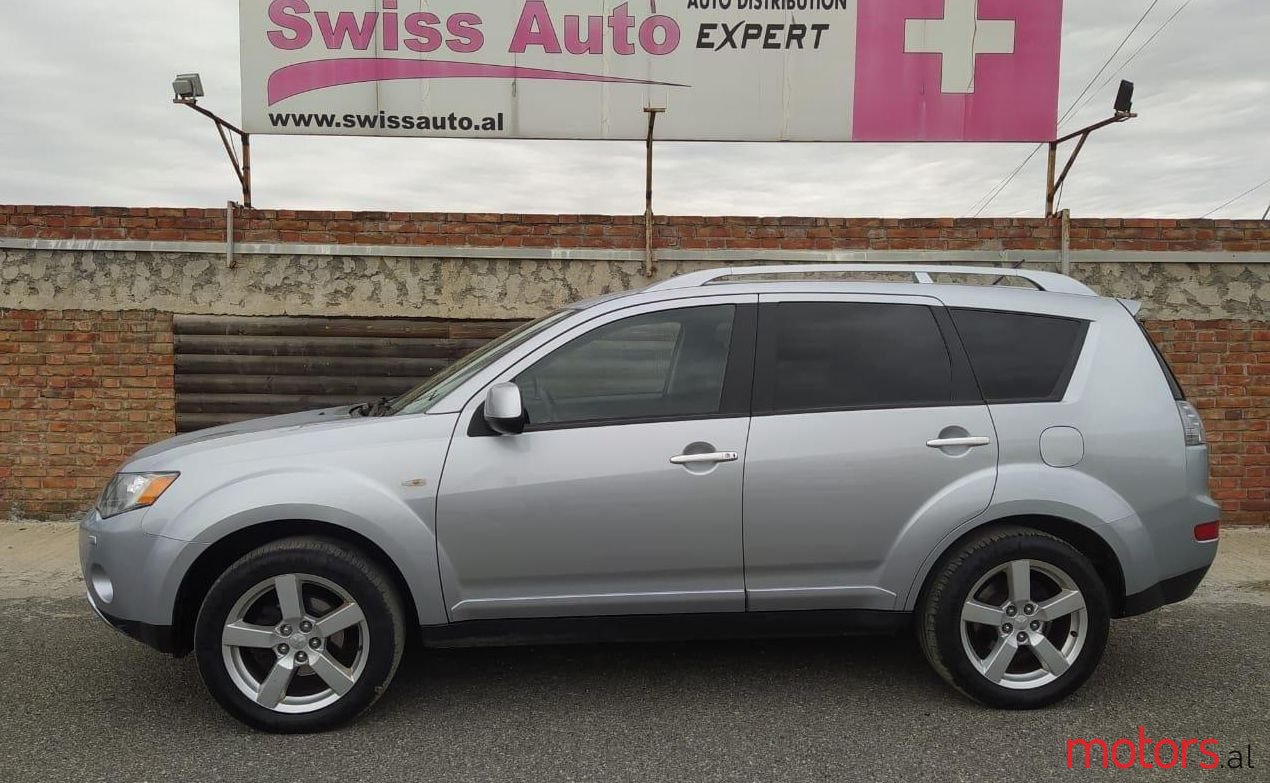 2010' Mitsubishi Outlander photo #1