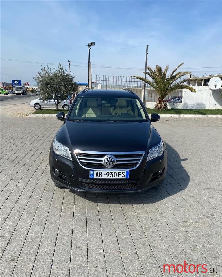 2010' Volkswagen Tiguan photo #2