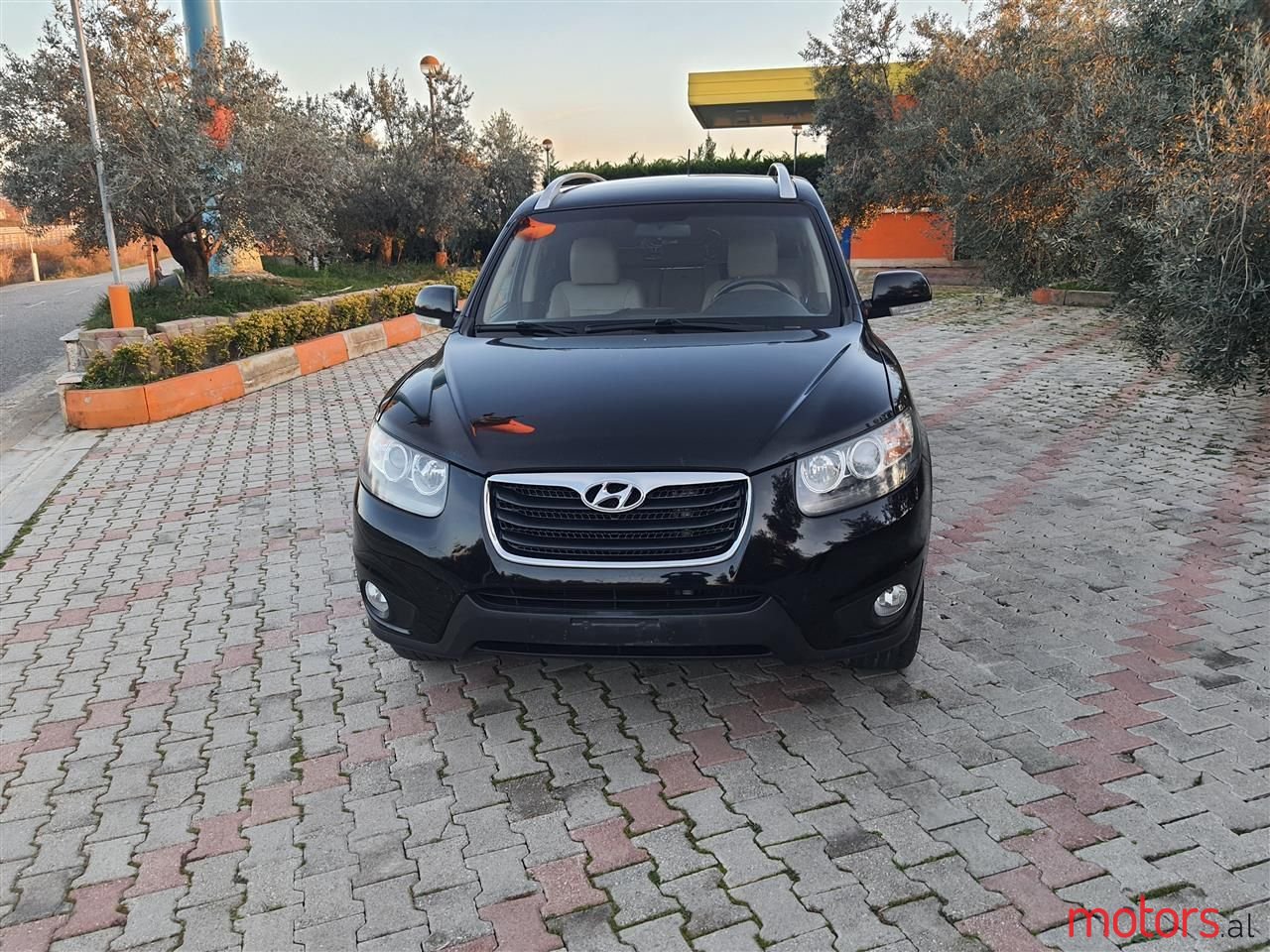 2011' Hyundai Santa Fe photo #2