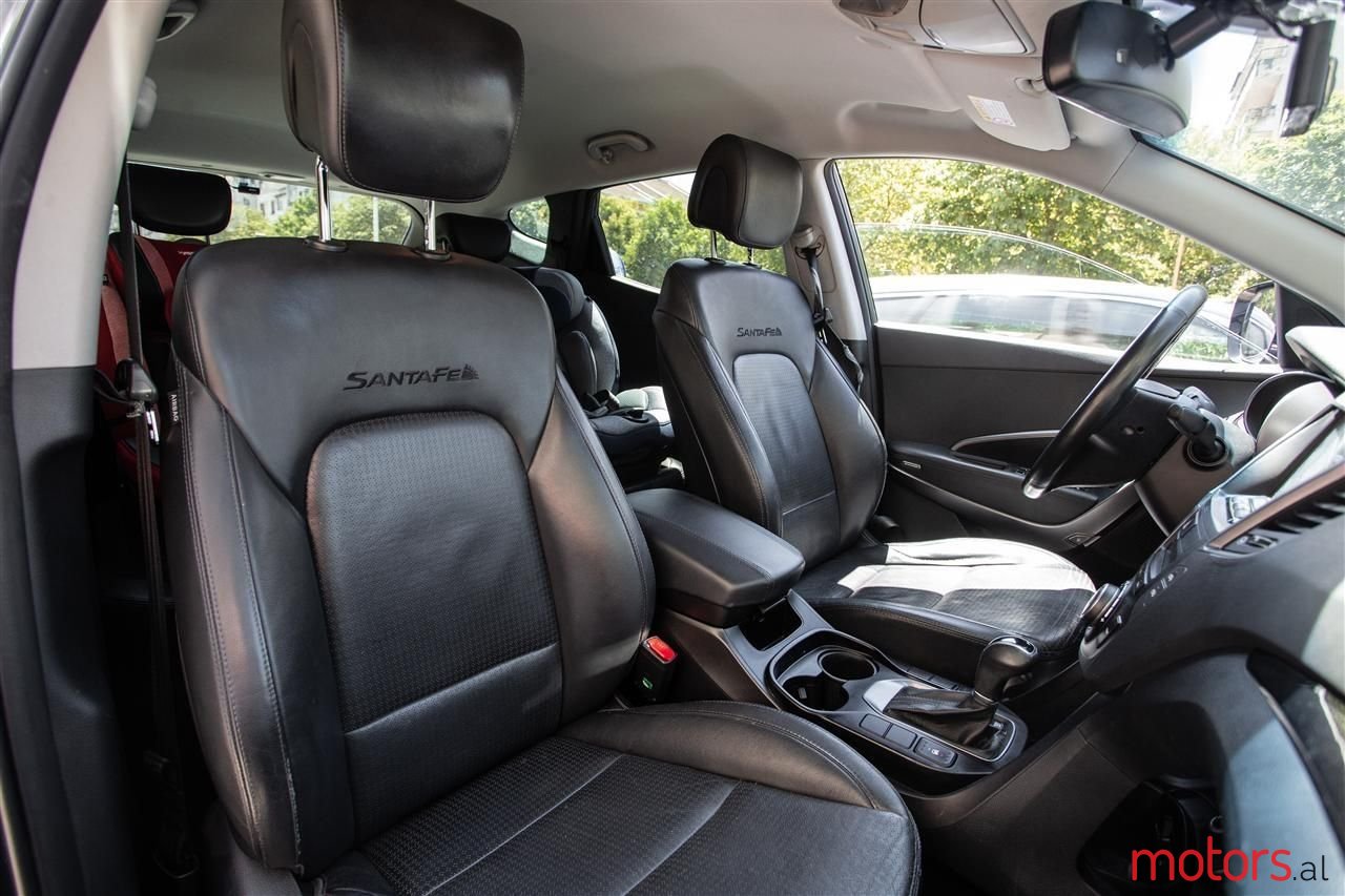 2012' Hyundai Santa Fe photo #1