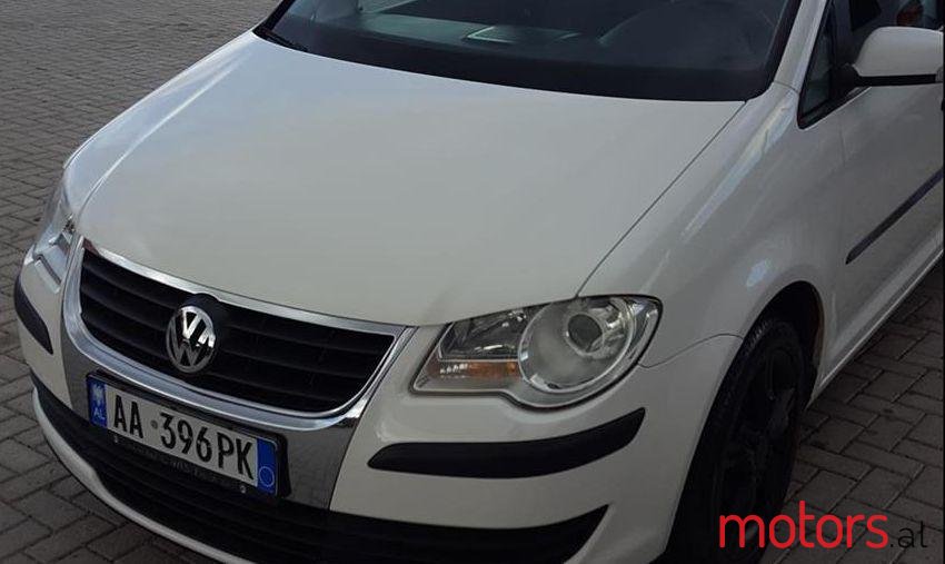2007' Volkswagen Touran photo #1