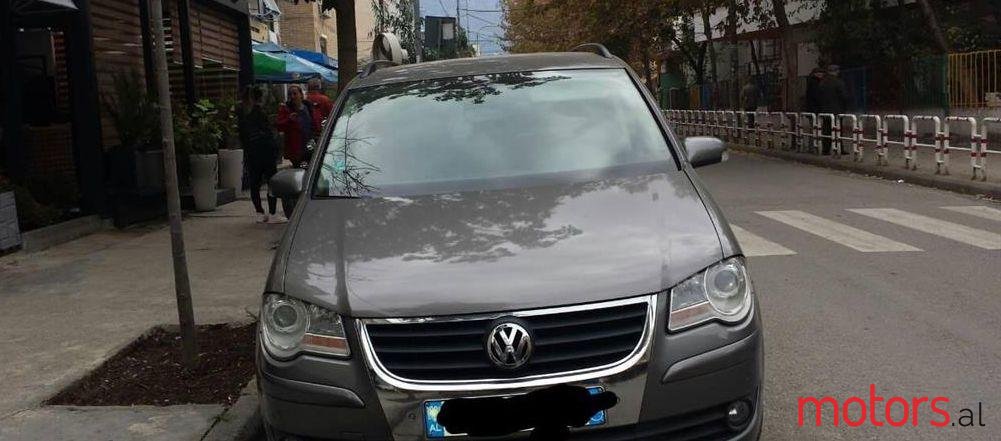 2007' Volkswagen Touran photo #1