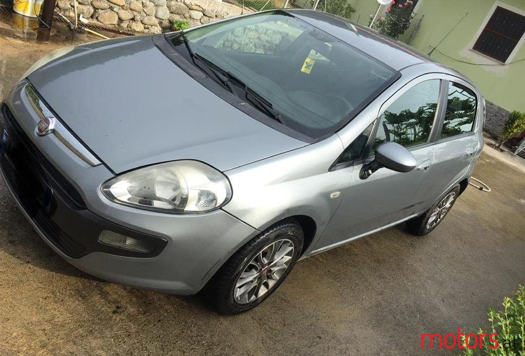 2011' Fiat Punto Evo photo #1