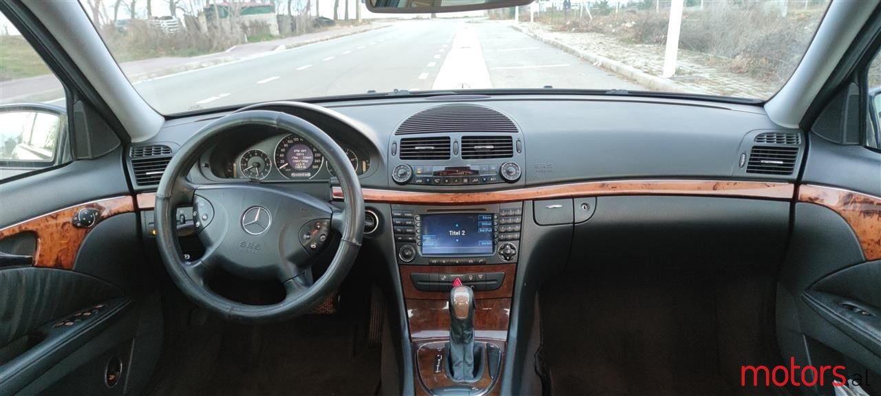 2005' Mercedes-Benz E 220 photo #6