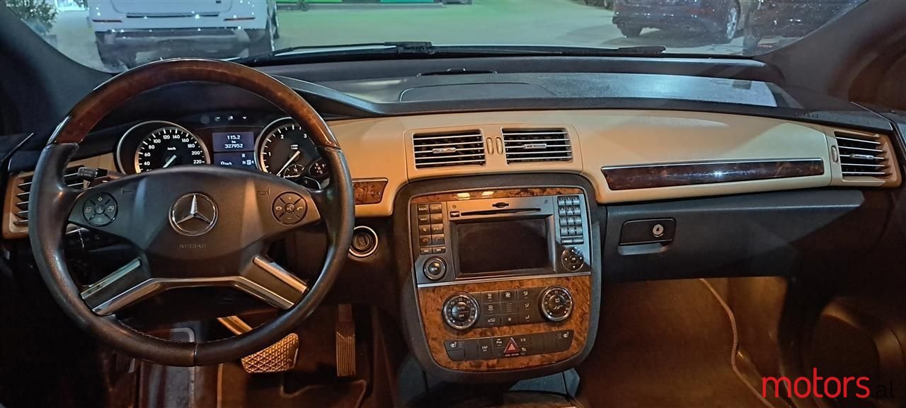 2012' Mercedes-Benz R 350 photo #4