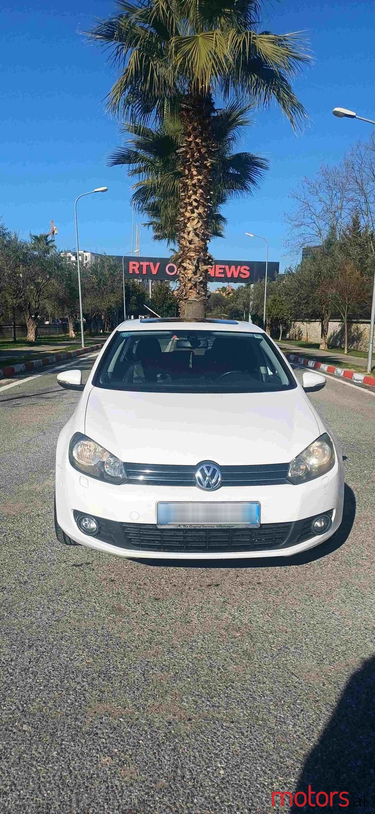 2011' Volkswagen Golf photo #2