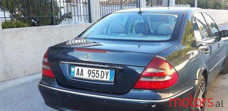 2004' Mercedes-Benz E 320 photo #2