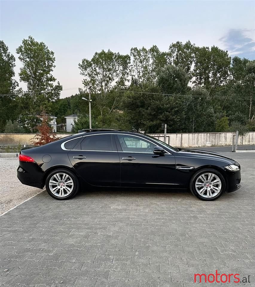 2015' Jaguar XF photo #2