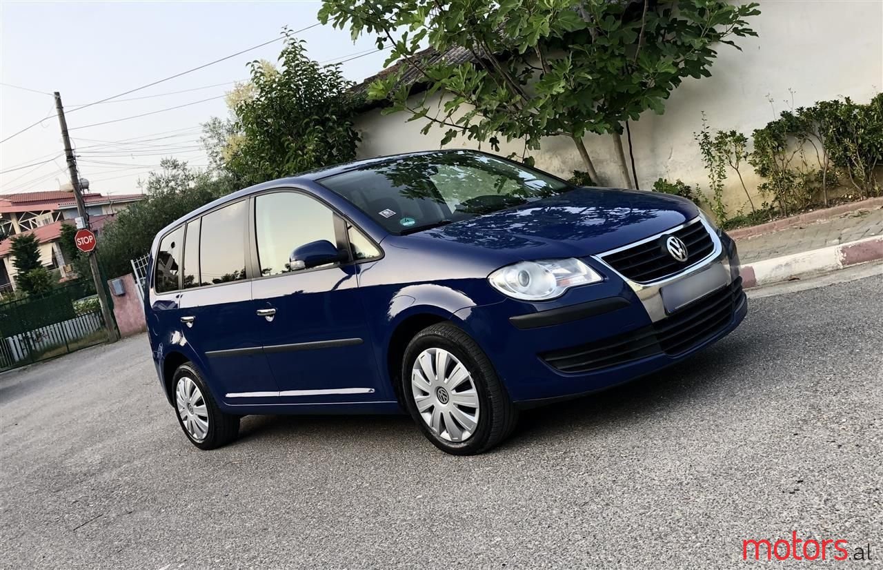 2008' Volkswagen Touran photo #1