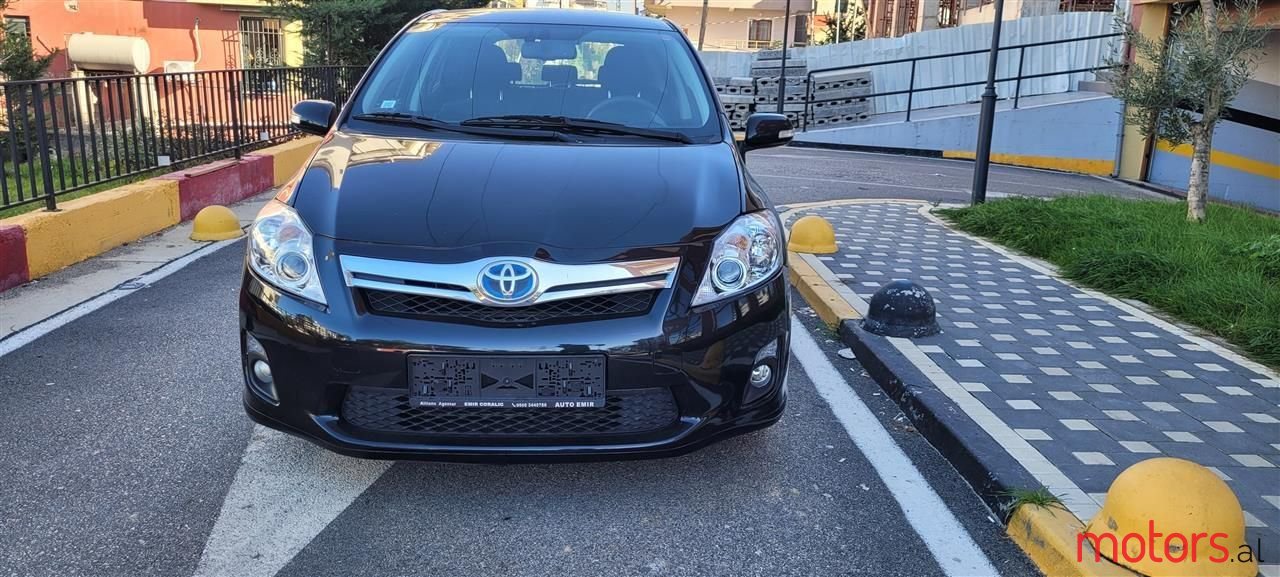 2011' Toyota Auris photo #2