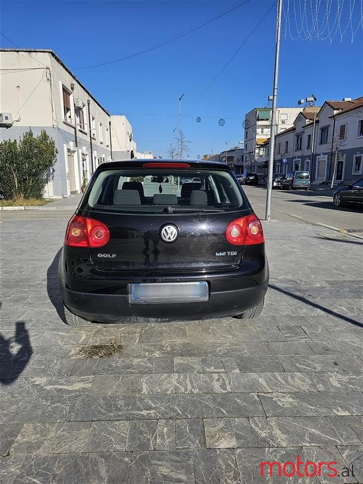 2004' Volkswagen Golf photo #4