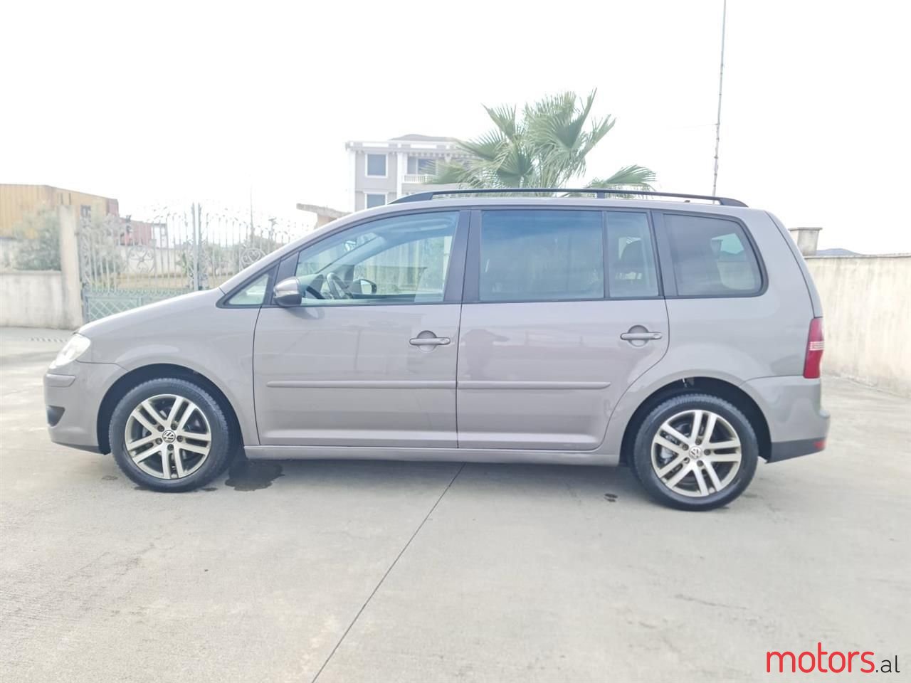 2010' Volkswagen Touran photo #4