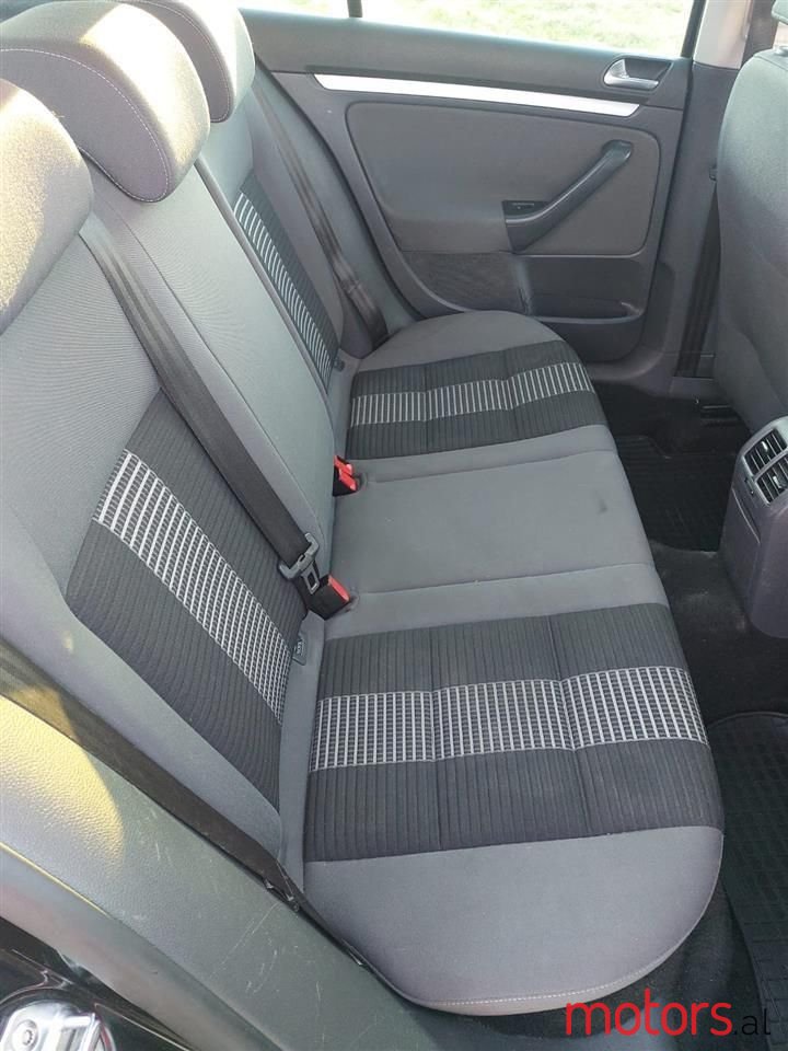 2008' Volkswagen Golf photo #2