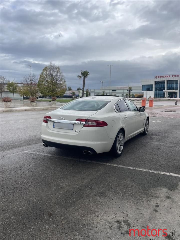 2011' Jaguar XF photo #4